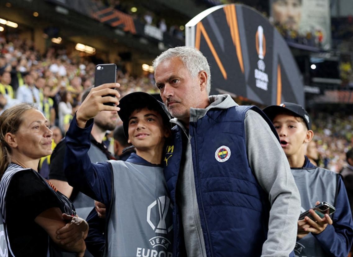 包含职业篮球聚焦：欧洲球队大获全胜的词条