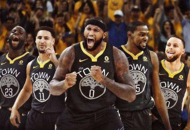 包含欧洲巨头球队展示实力，赛场风云再起的词条