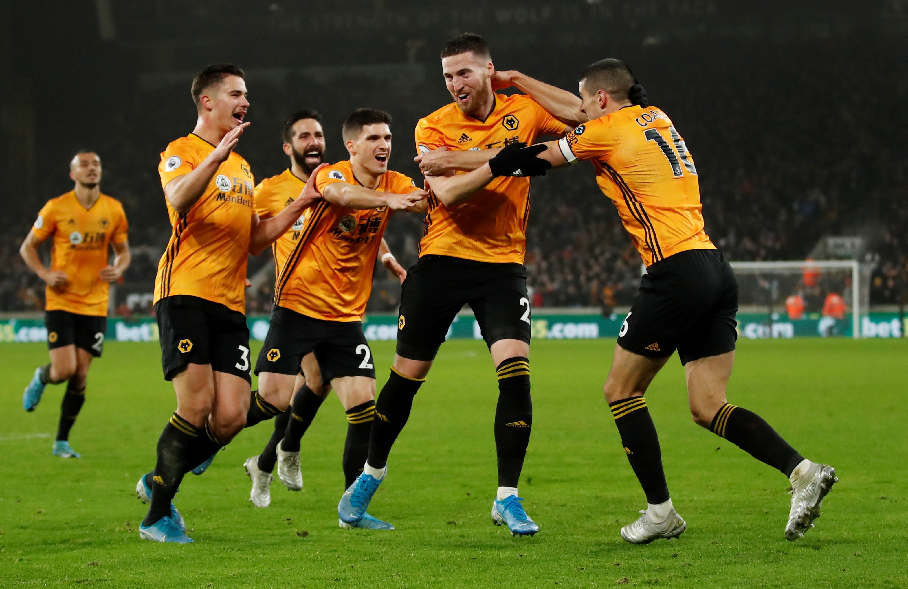 狼队迎战切尔西，展开激烈抢战