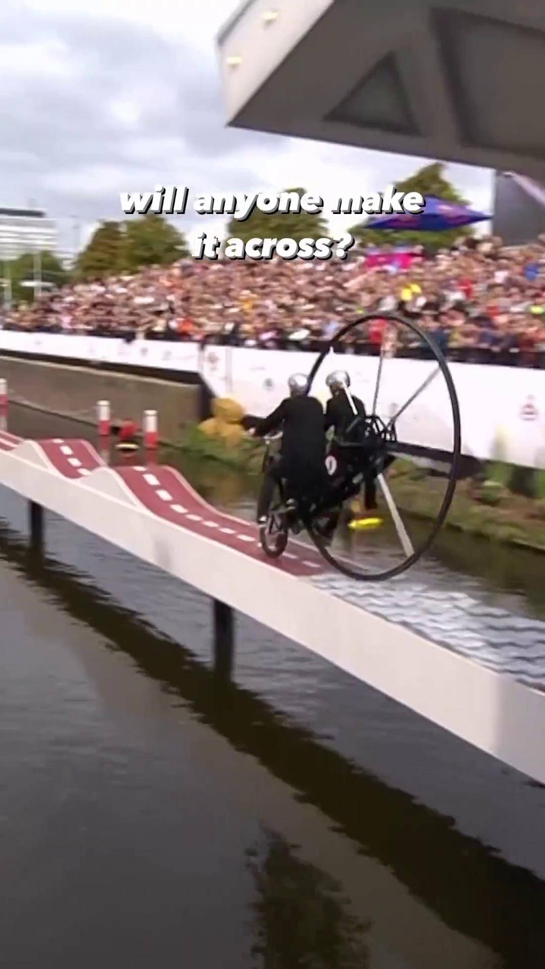 荷兰运动员在自行车赛中获胜