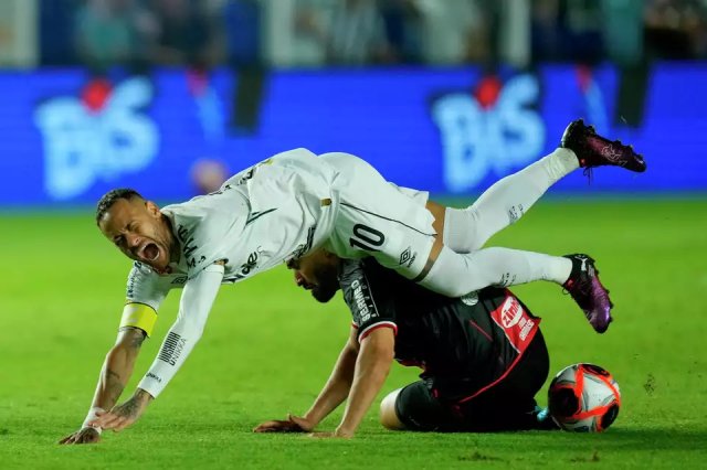 关于本菲卡五连胜继续领跑积分榜，内马尔主帅陷下课危机！的信息