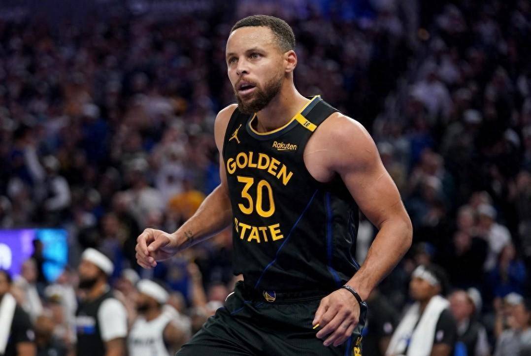  库里迎来二十赛季高光表现，利物浦球迷沸腾！